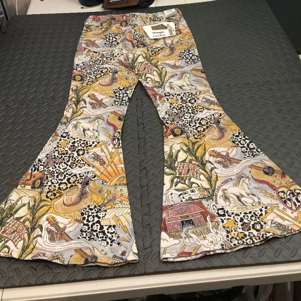 Wrangler x Lainey Wilson Flare Jeans Womens 32x34 Multicolor Graphic High Rise - Picture 7 of 8